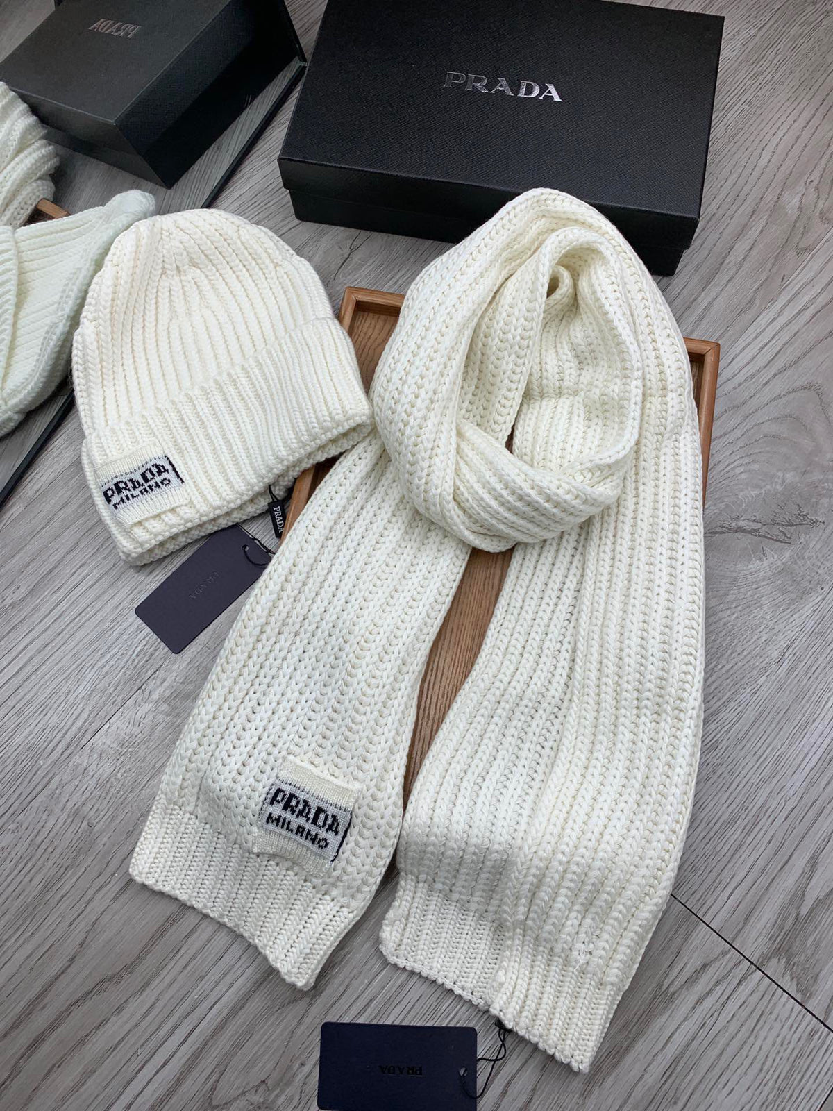 PRADA SET SCARF AND HAT IN WHITE WOOL AND RABBIT FUR 388991