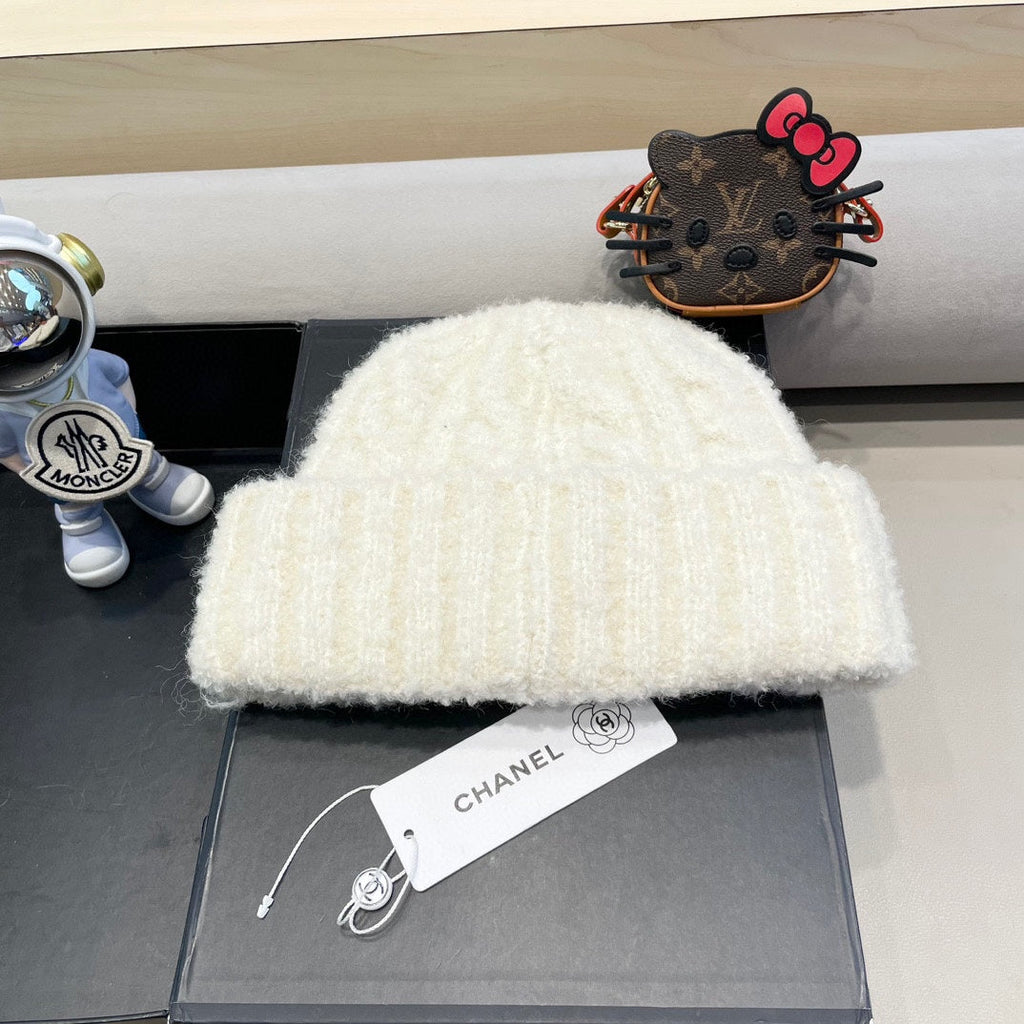 CHANEL BEANIE HAT IN WHITE WOOL 413328