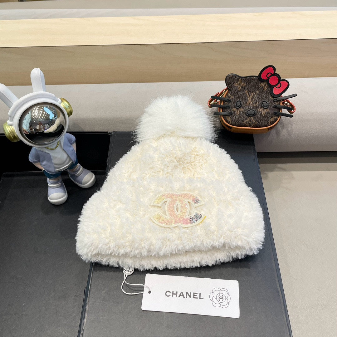 CHANEL BEANIE HAT IN WHITE SOLF FLEECE 419714