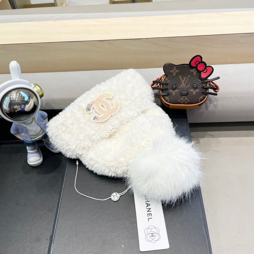 CHANEL BEANIE HAT IN WHITE SOLF FLEECE 419714