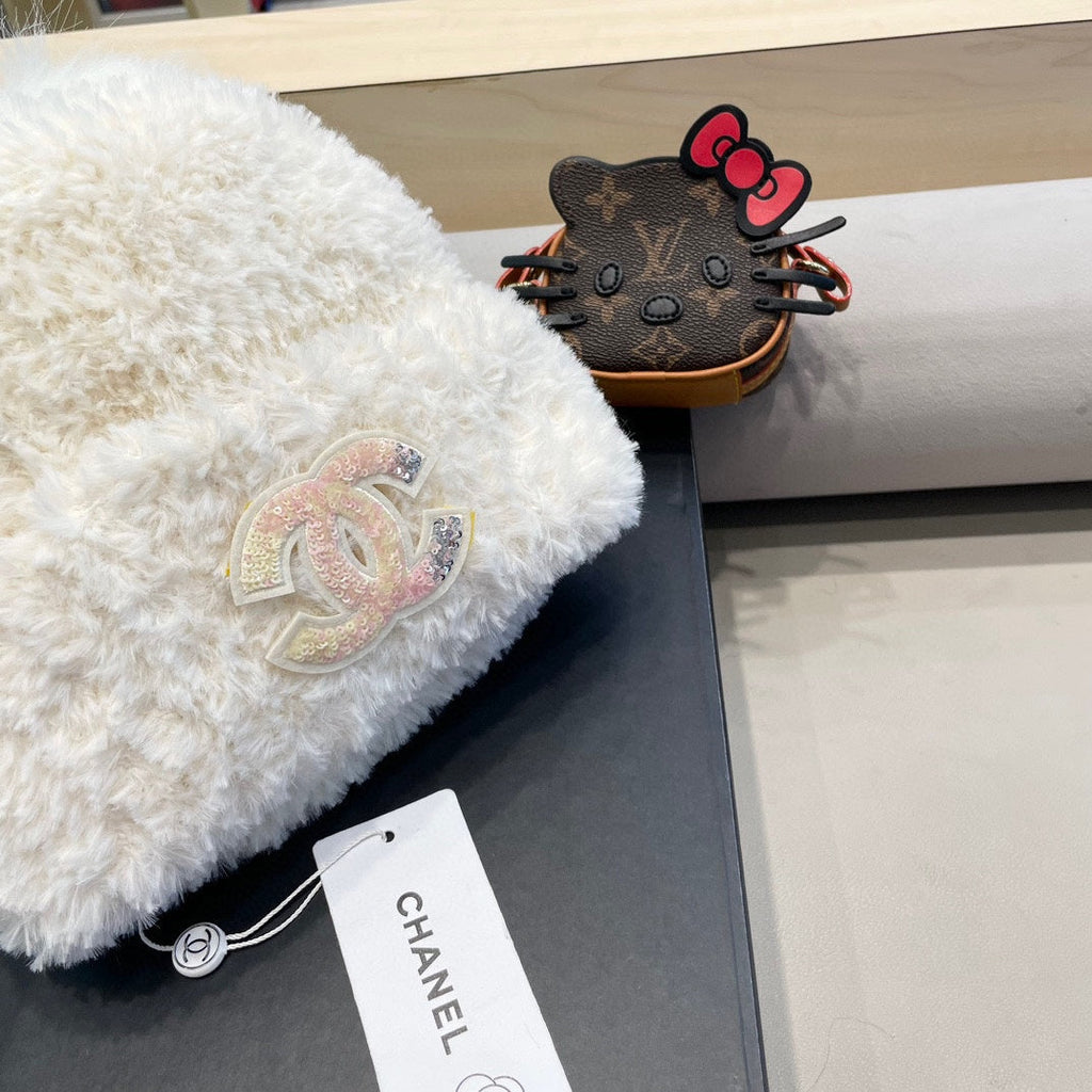 CHANEL BEANIE HAT IN WHITE SOLF FLEECE 419714