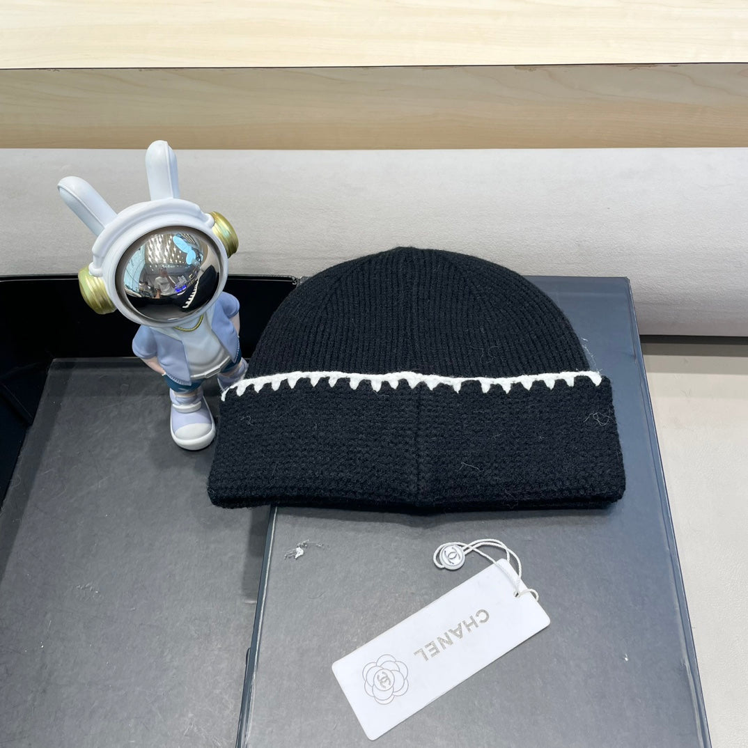 CHANEL BEANIE HAT IN BLACK WOOL 419778
