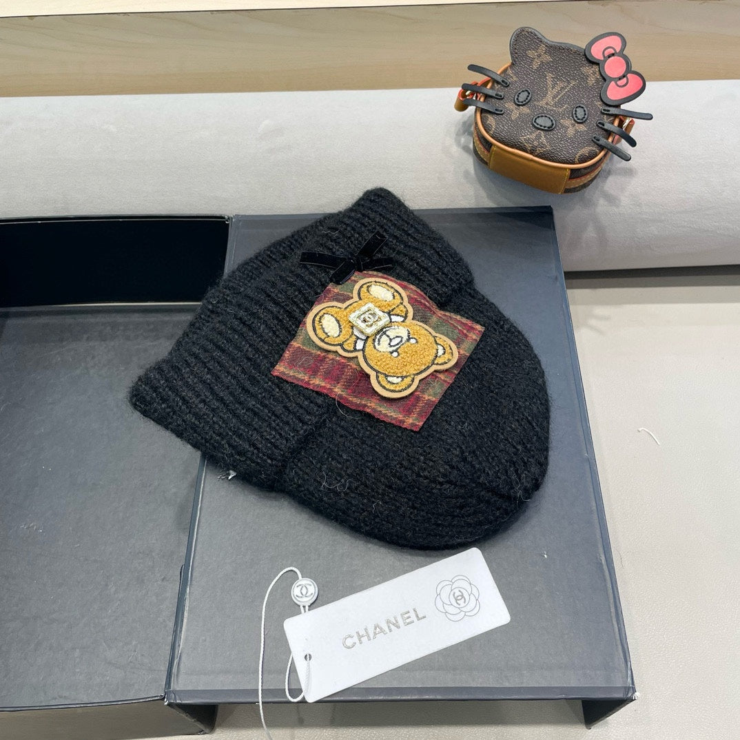 CHANEL BEANIE HAT IN BLACK WOOL WITH BOW 421254