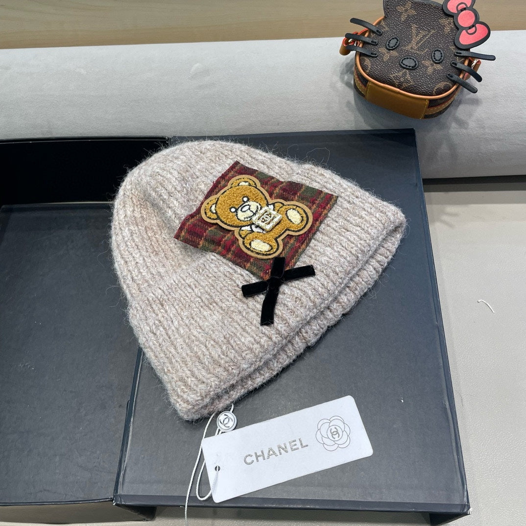CHANEL BEANIE HAT IN CAMEL BEIGE WOOL WITH BOW 421255