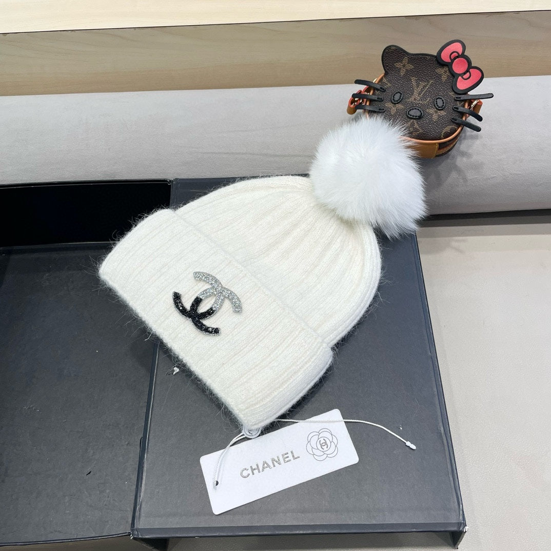 CHANEL BEANIE HAT IN WHITE WOOL 426233