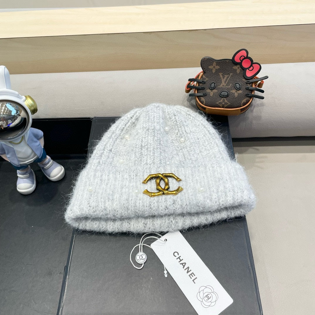 CHANEL BEANIE HAT IN CLOUD GRAY WOOL 430081