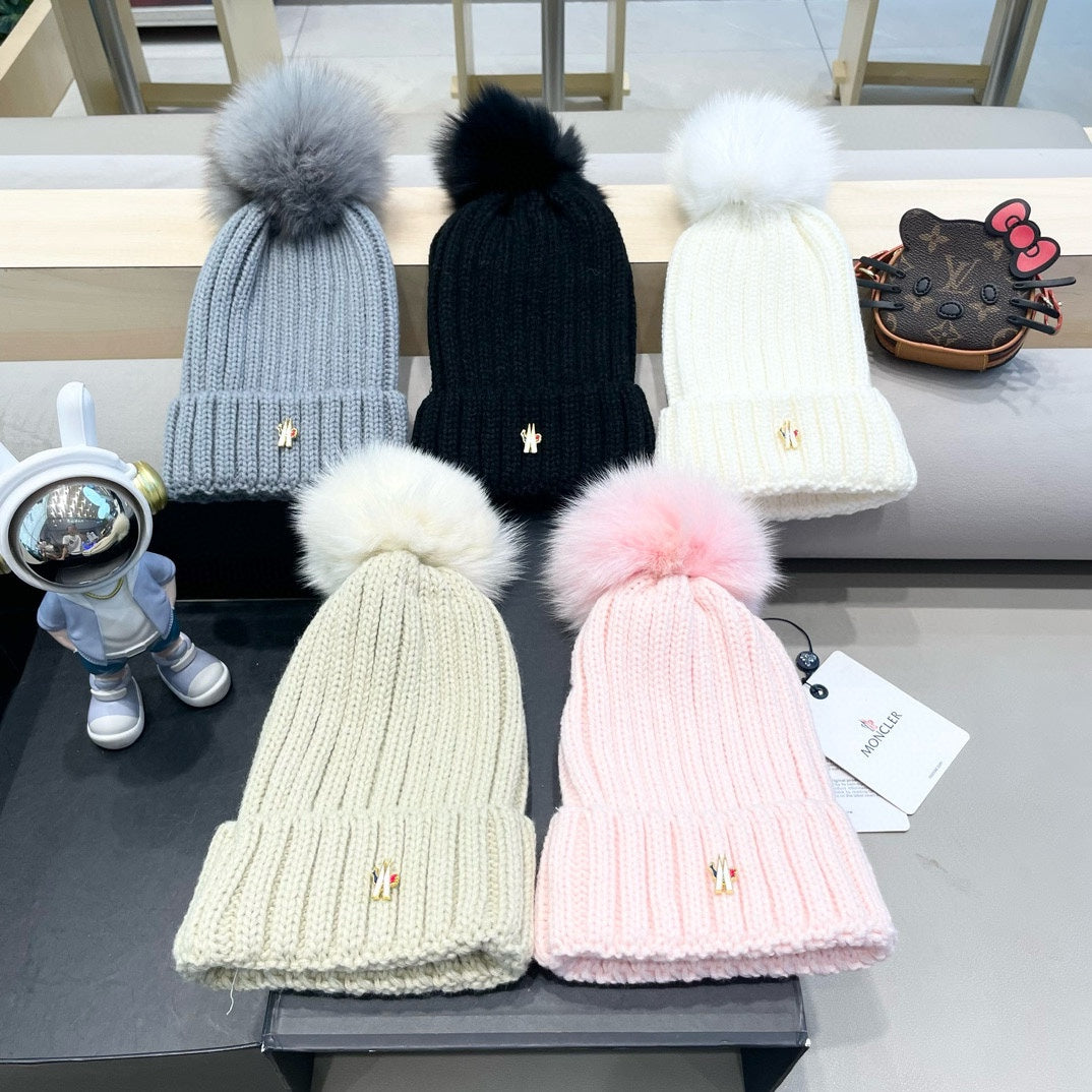 MONCLER WOOL BEANIE WITH POM POM LIGHT GRAY 435050