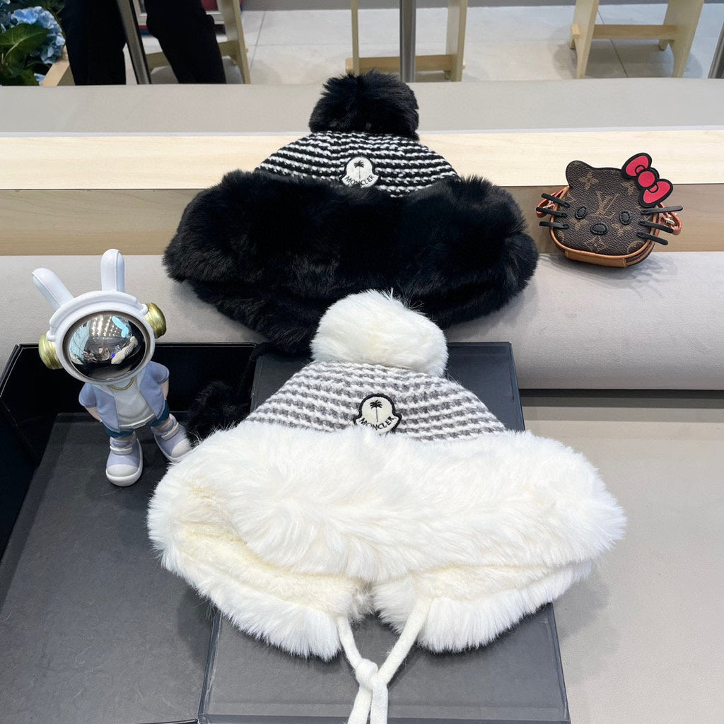 MONCLER BEANIE HAT IN WHITE WOOL AND FLEECE 436749