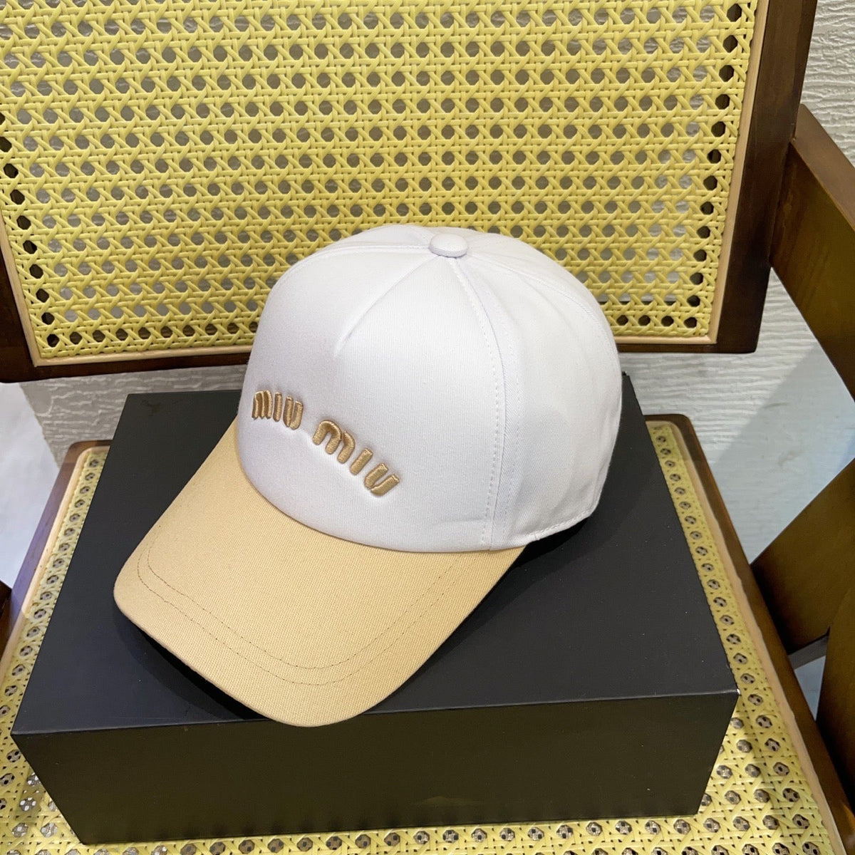 MIU MIU MM BASEBALL CAP IN WHITE MIX BEIGE FABRIC WITH LOGO EMBROIDERY